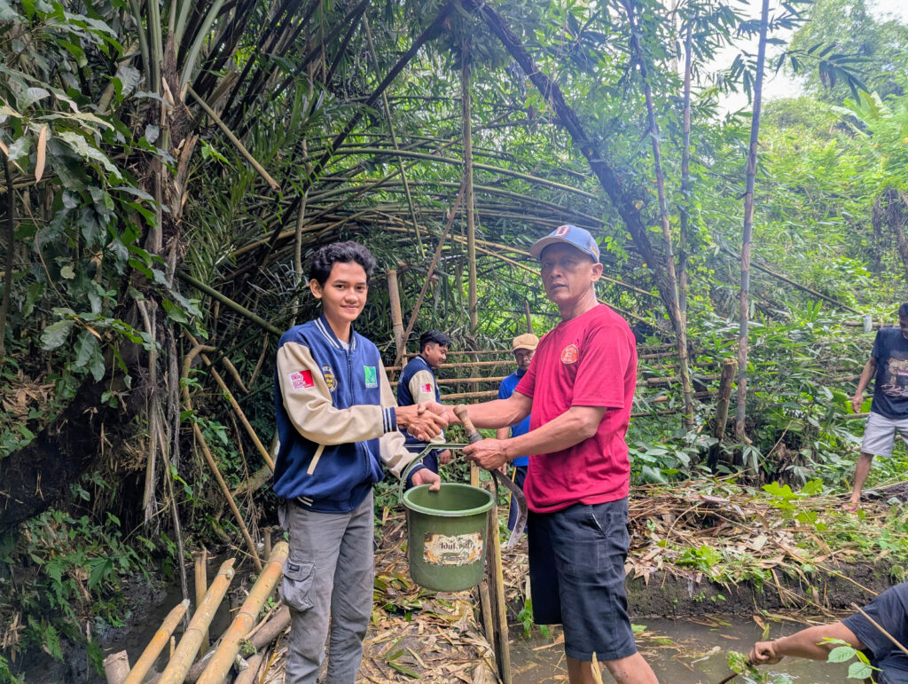 Hijaukan dan Hidupkan Kali Cilik, KKN-T 12 Candirenggo UNIRA Malang Dorong Wisata Lingkungan Candirenggo